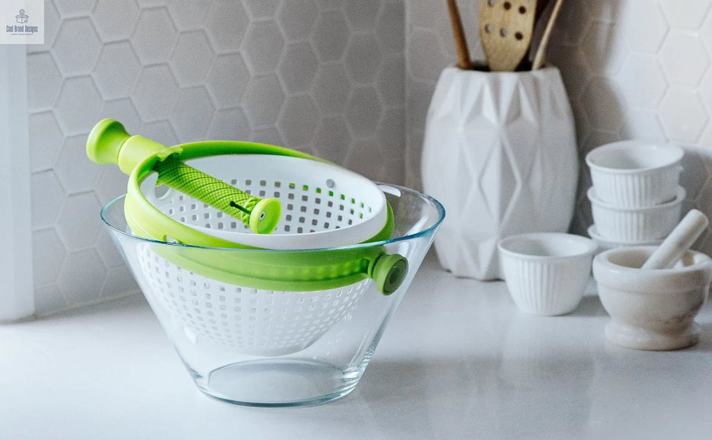 Spina | Easy-To-Use Salad Spinner | Non-Scratch, Nylon Spinning Colander | Lettuce Spinner | Colander with Collapsible Handle | Green - Cool Brand Designs
