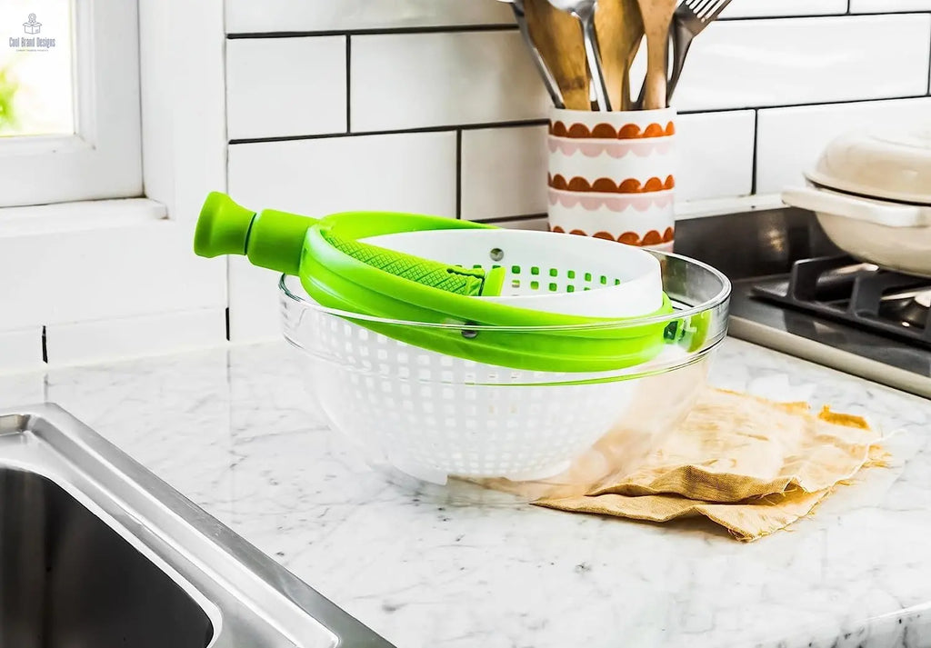 Spina | Easy-To-Use Salad Spinner | Non-Scratch, Nylon Spinning Colander | Lettuce Spinner | Colander with Collapsible Handle | Green - Cool Brand Designs